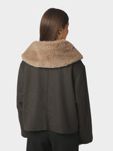 Indlæs billede til gallerivisning NEO NOIR Hilinna Faux Fur Scarf Beige Melange

