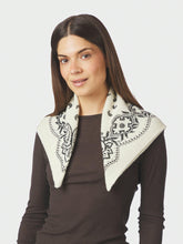 Indlæs billede til gallerivisning NEO NOIR Adelina Paisley Knit Scarf Off White
