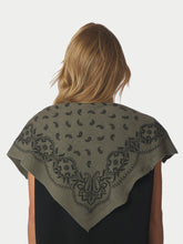 Indlæs billede til gallerivisning NEO NOIR Adelina Paisley Knit Scarf Army

