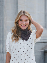 Indlæs billede til gallerivisning NEO NOIR Adelina Paisley Knit Scarf Brown Melange

