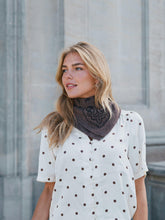 Indlæs billede til gallerivisning NEO NOIR Adelina Paisley Knit Scarf Brown Melange
