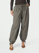 Indlæs billede til gallerivisning NEO NOIR Roxane Balloon Check Pants Dusty Army
