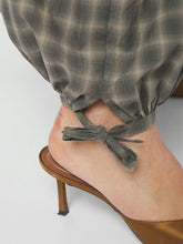 Indlæs billede til gallerivisning NEO NOIR Roxane Balloon Check Pants Dusty Army
