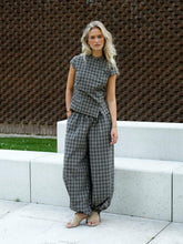 Indlæs billede til gallerivisning NEO NOIR Roxane Balloon Check Pants Dusty Army
