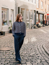 Indlæs billede til gallerivisning NEO NOIR Isana Stripe Fluffy Knit Cardigan Navy Striped
