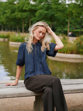 Indlæs billede til gallerivisning NEO NOIR Lotte C Poplin Shirt Navy
