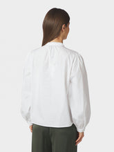 Indlæs billede til gallerivisning NEO NOIR Aneliah Poplin Emb Blouse Hvid
