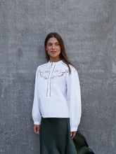 Indlæs billede til gallerivisning NEO NOIR Aneliah Poplin Emb Blouse Hvid
