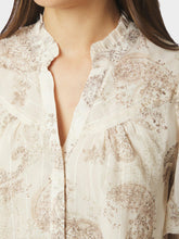 Indlæs billede til gallerivisning NEO NOIR Diana Faded Paisley Blouse Sand
