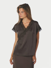 Indlæs billede til gallerivisning NEO NOIR Benera Sateen Lace Blouse Dark Brown
