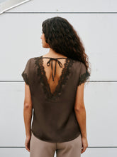 Indlæs billede til gallerivisning NEO NOIR Benera Sateen Lace Blouse Dark Brown

