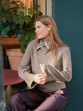Indlæs billede til gallerivisning NEO NOIR Eliska Scarf Blouse Brown
