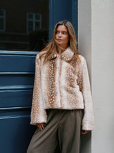 Indlæs billede til gallerivisning NEO NOIR Camina Jacket Faux Fur Beige
