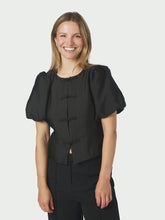 Indlæs billede til gallerivisning NEO NOIR Anela Mandarin Dull Satin Blouse Sort
