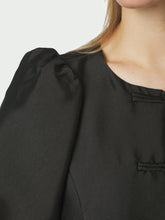 Indlæs billede til gallerivisning NEO NOIR Anela Mandarin Dull Satin Blouse Sort
