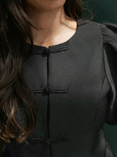 Indlæs billede til gallerivisning NEO NOIR Anela Mandarin Dull Satin Blouse Sort
