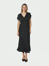 Indlæs billede til gallerivisning NEO NOIR Clarita Drapy Sateen Dress Sort
