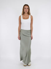 Indlæs billede til gallerivisning NEO NOIR Vicky Heavy Sateen Skirt Smoke Green
