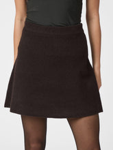 Indlæs billede til gallerivisning NEO NOIR Gisa Knit Skirt Dark Brown
