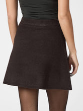 Indlæs billede til gallerivisning NEO NOIR Gisa Knit Skirt Dark Brown
