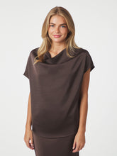 Indlæs billede til gallerivisning NEO NOIR Annabeth Heavy Sateen Tee Dark Brown
