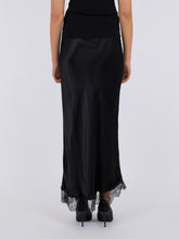 Indlæs billede til gallerivisning NEO NOIR Veroni Satin Lace Skirt Sort
