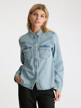 Indlæs billede til gallerivisning NEO NOIR Roger Denim Shirt Smoke Blue
