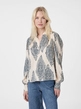 Indlæs billede til gallerivisning NEO NOIR Rosslyn Paisley Drop Blouse Creme
