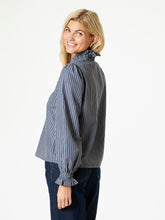 Indlæs billede til gallerivisning NEO NOIR Brielle Twill Stripe Shirt Dusty Blue
