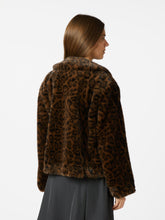 Indlæs billede til gallerivisning NEO NOIR Melodie Leo Faux Fur Jacket Leo
