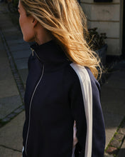 Indlæs billede til gallerivisning NEO NOIR Vera Track Suit Blouse Navy
