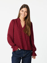 Indlæs billede til gallerivisning NEO NOIR Amara Jacquard Dot Blouse Wine
