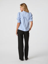 Indlæs billede til gallerivisning NEO NOIR Diana B Stripe Stone Blouse Light Blue
