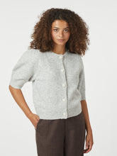 Indlæs billede til gallerivisning NEO NOIR Trudy Deco Knit Cardigan Light Grey
