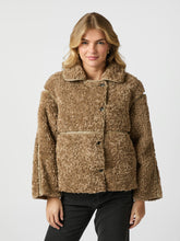 Indlæs billede til gallerivisning NEO NOIR Castor Faux Fur Jacket Taupe
