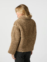 Indlæs billede til gallerivisning NEO NOIR Castor Faux Fur Jacket Taupe

