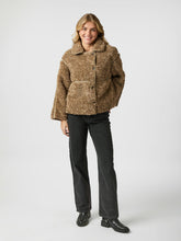 Indlæs billede til gallerivisning NEO NOIR Castor Faux Fur Jacket Taupe
