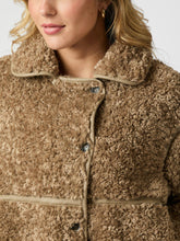 Indlæs billede til gallerivisning NEO NOIR Castor Faux Fur Jacket Taupe
