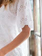 Indlæs billede til gallerivisning NEO NOIR Odet Embroidery Blouse Hvid
