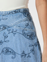 Indlæs billede til gallerivisning NEO NOIR Gabani Embroidery Denim Skirt
