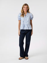 Indlæs billede til gallerivisning NEO NOIR Savy Embroidery Blouse Light Blue
