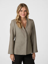 Indlæs billede til gallerivisning NEO NOIR Frillis Fitted Blazer Dark Sand
