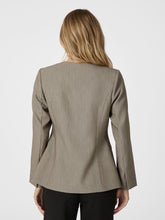 Indlæs billede til gallerivisning NEO NOIR Frillis Fitted Blazer Dark Sand
