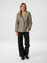 Indlæs billede til gallerivisning NEO NOIR Frillis Fitted Blazer Dark Sand

