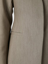 Indlæs billede til gallerivisning NEO NOIR Frillis Fitted Blazer Dark Sand
