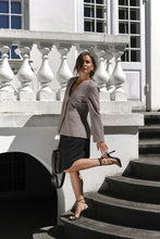 Indlæs billede til gallerivisning NEO NOIR Frillis Fitted Blazer Dark Sand
