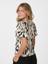 Indlæs billede til gallerivisning NEO NOIR Irina Graphic Zag Blouse

