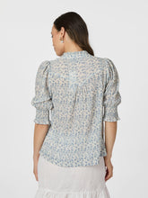 Indlæs billede til gallerivisning NEO NOIR Diana Misty Floral Blouse Blue
