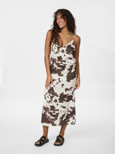 Indlæs billede til gallerivisning NEO NOIR Kamran Cow Print Dress Brown
