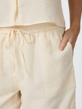 Indlæs billede til gallerivisning NEO NOIR Shala Linen Shorts Light Yellow
